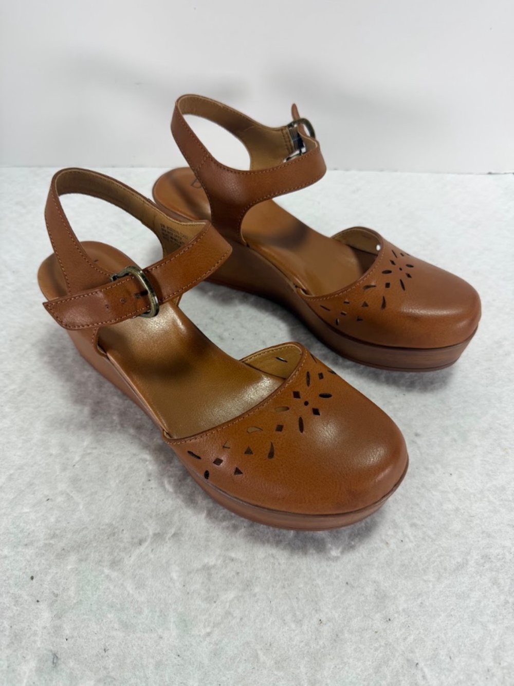 b.o.c. Born Womens 9M Brown Platform Mary Jane Wedge Shoes Ankle Strap NWOT